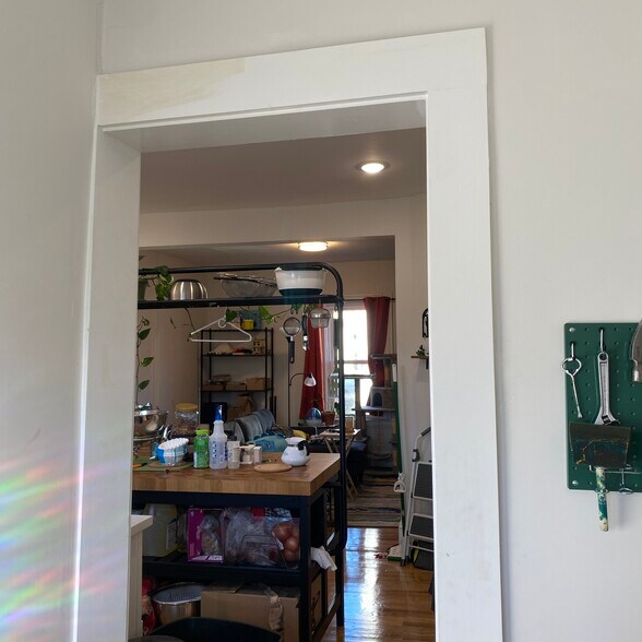 Side entrance looking into the kitchen - 71 Wellington Ave