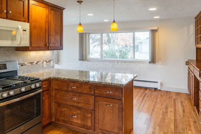 Building Photo - 1003 W Eastmont Way