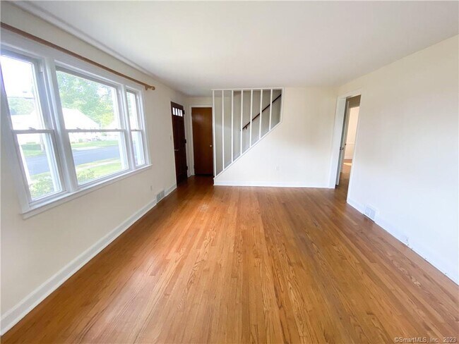 Building Photo - 458 Meadowside Rd