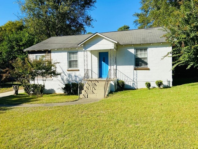 2 Bedroom/1 Bath - $1,060/Mo - 2 Bedroom/1 Bath  - $1,060/Mo