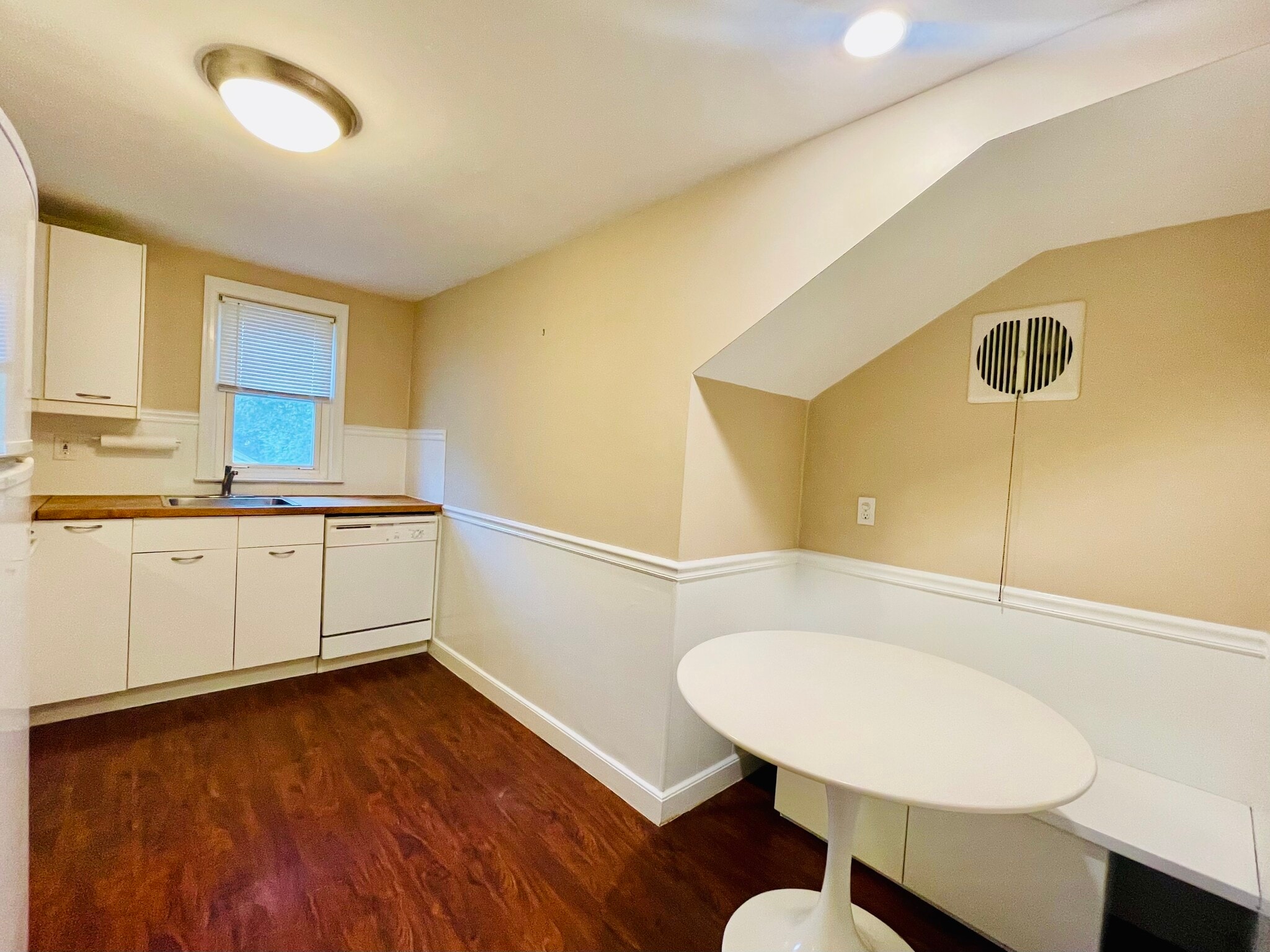 kitchen - 806 Hall St