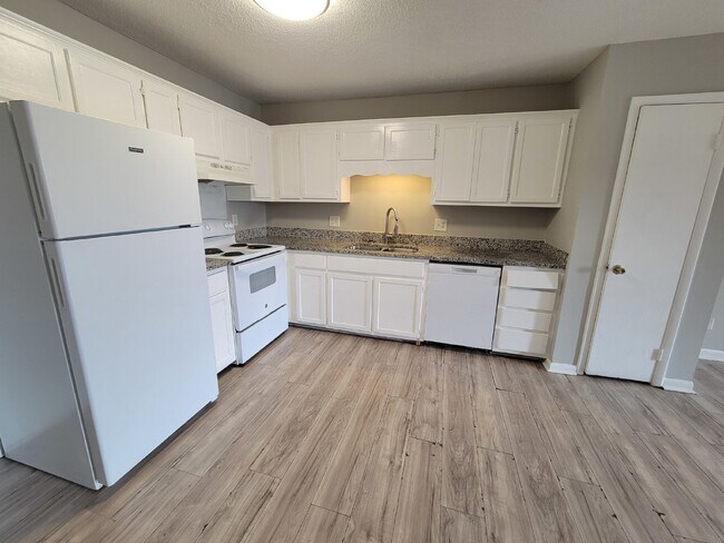 Building Photo - Coming soon!!! 2 Bedroom Apartment with Modern Amenities in Decatur, AL!