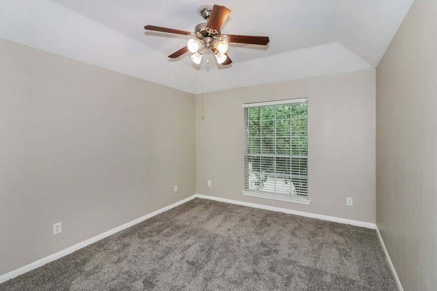 Building Photo - 6015 Starbrook Creek Dr