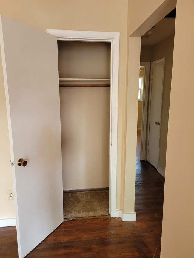 Building Photo - 2026 S Barcliff Ave