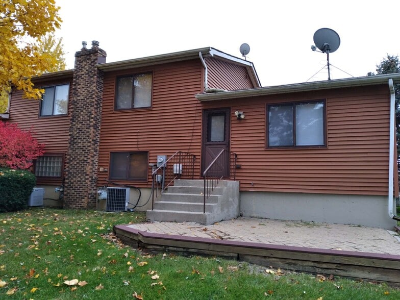 brick patio - 1545 Bristol Ln