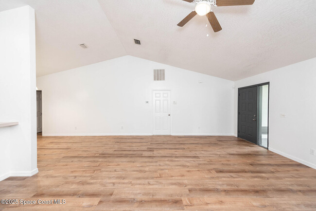 Building Photo - 2202 Appalachian Dr