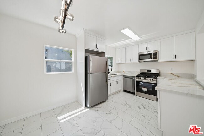 Building Photo - 1029 N Gardner St