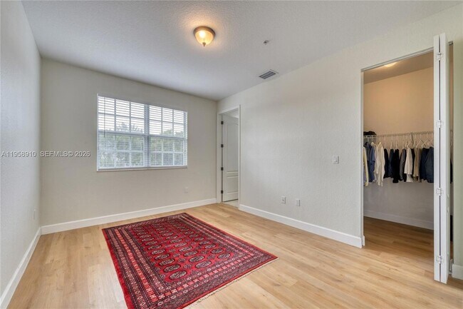 Building Photo - 430 SW 147th Ave