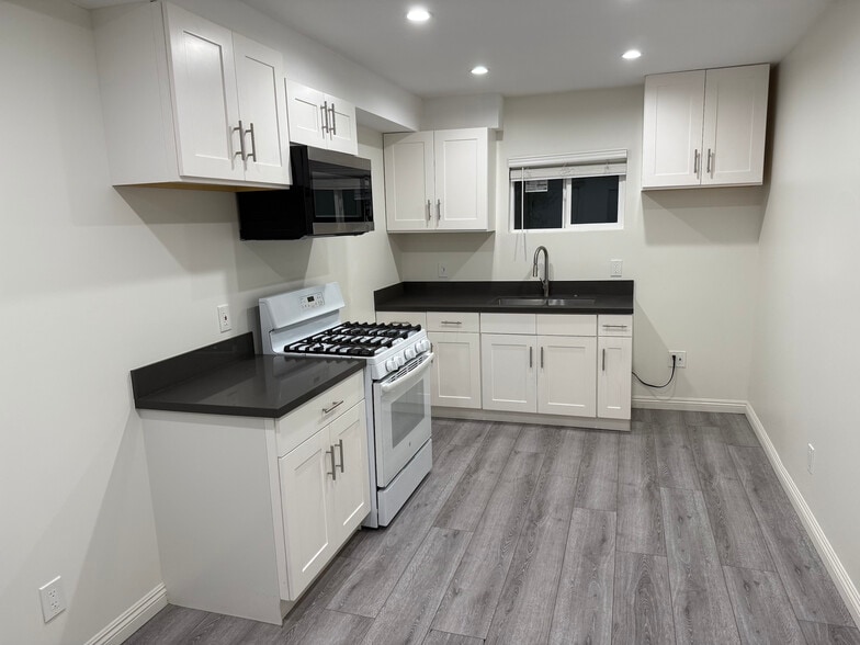 Building Photo - 6850 Quinton Ln