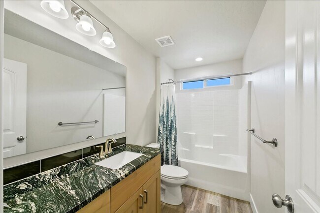 Building Photo - Spacious 3 Bed, 2.5 Bath Rental in Homedal...