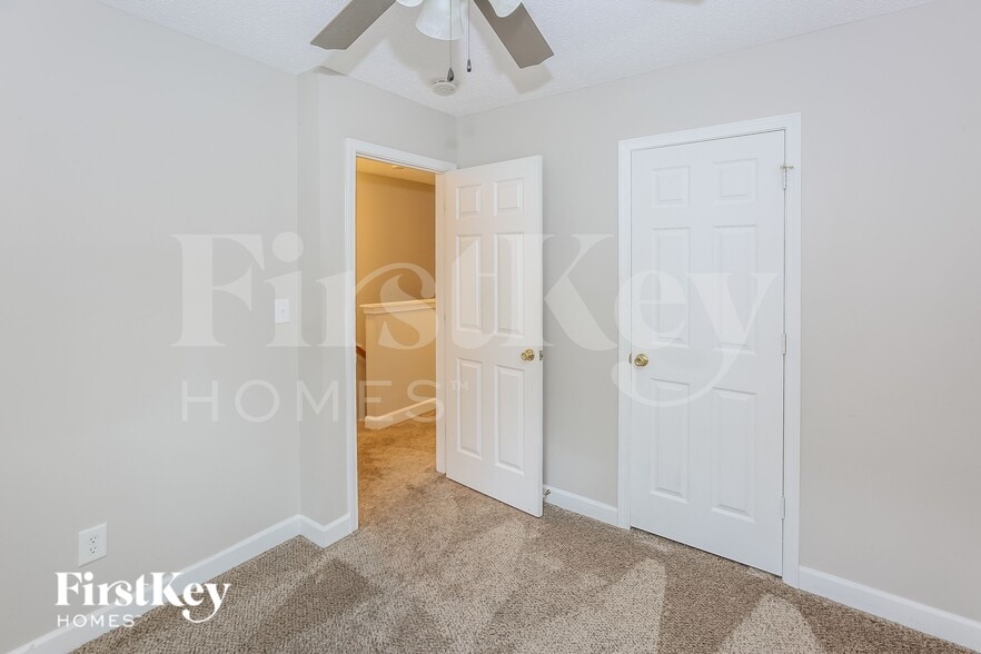 Building Photo - 9143 Simonton Dr