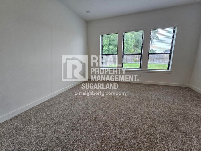 Building Photo - Move-In Ready Home in Sienna with Resort Amenities