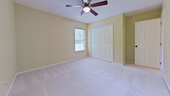 Building Photo - Welcome home - Charming 3 Bedroom in Hatton Chase!