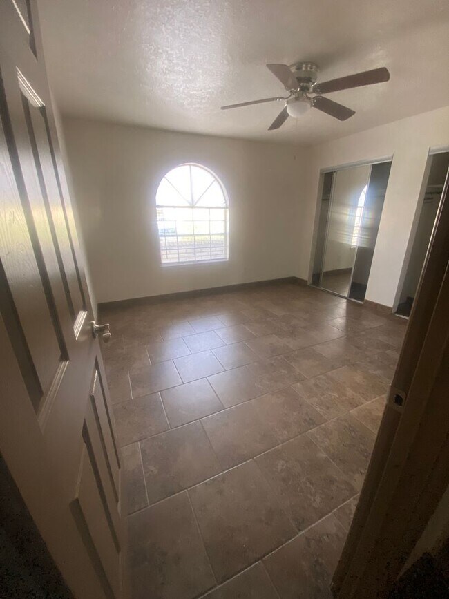 Building Photo - Cute Townhouse in Telshor Area, Available Now!!!!