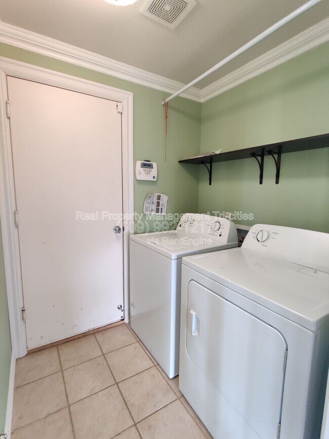 Building Photo - 7912 Redonda Dr