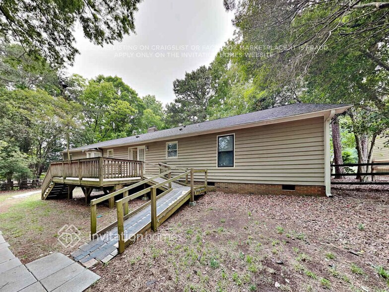 Building Photo - 10225 Woodview Cir