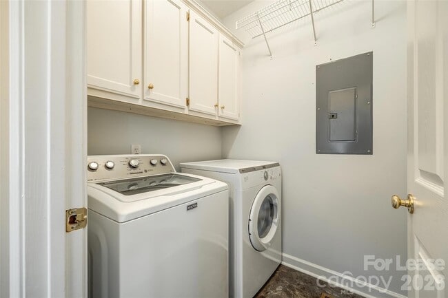 Building Photo - 1739 Old Clay Hill Rd