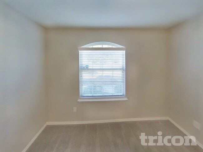 Building Photo - 2060 Brisbon St