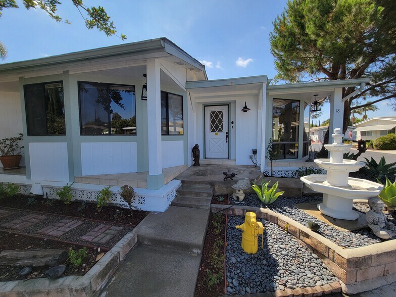 Front door of property - 18 Tahquitz Ct