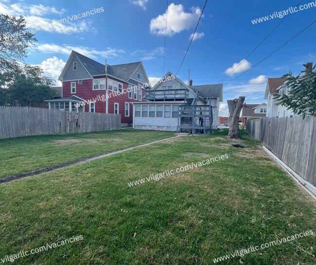 Building Photo - 1114 Pine St