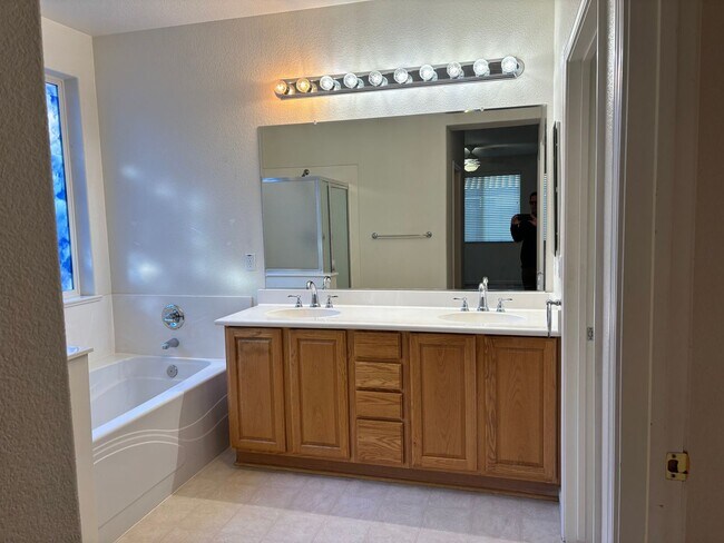 Building Photo - Rare single-story 4-bedroom Brentwood rental opportunity! Ideal California Orchard location!