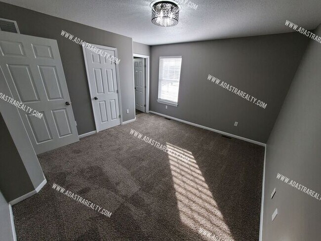 Building Photo - Gorgeous Modern Shawnee Townhome!! So much...