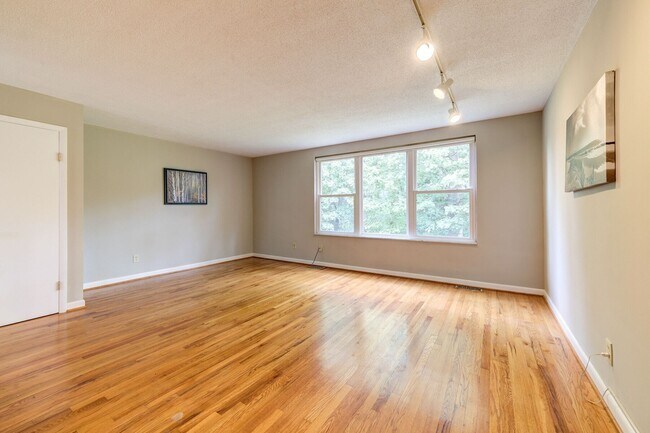 Building Photo - 25 Tower Hill Ct