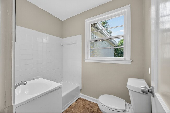 Building Photo - MOVE IN SPECIAL: HALF OFF first full month of rent!!!