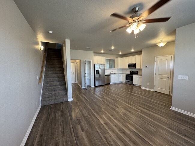 Building Photo - 7611 Stonehollow