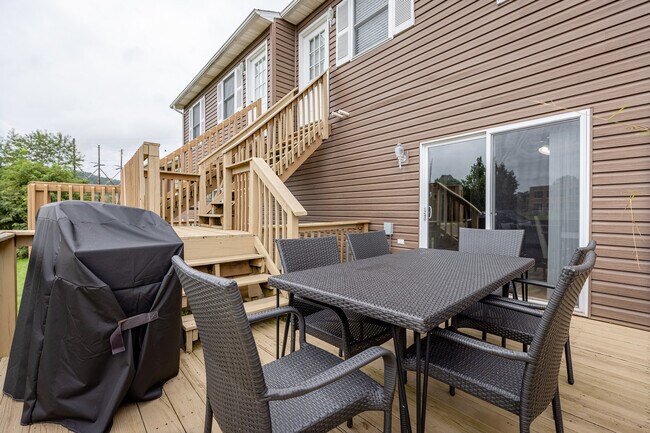 Building Photo - 117 Rystan Pl