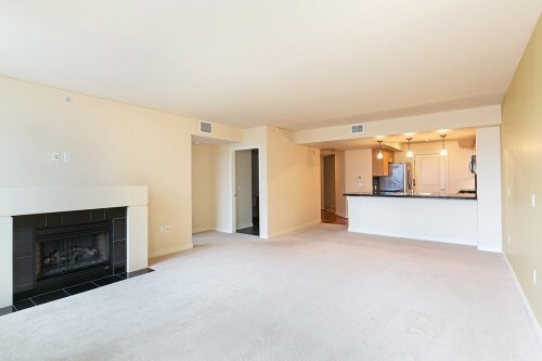 Building Photo - The Cosmopolitan - 1 bedroom + den