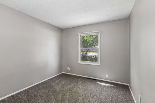 Building Photo - 7013 La Vista Dr