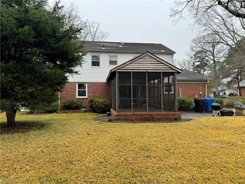 Building Photo - 3716 S Queensgrove Cir