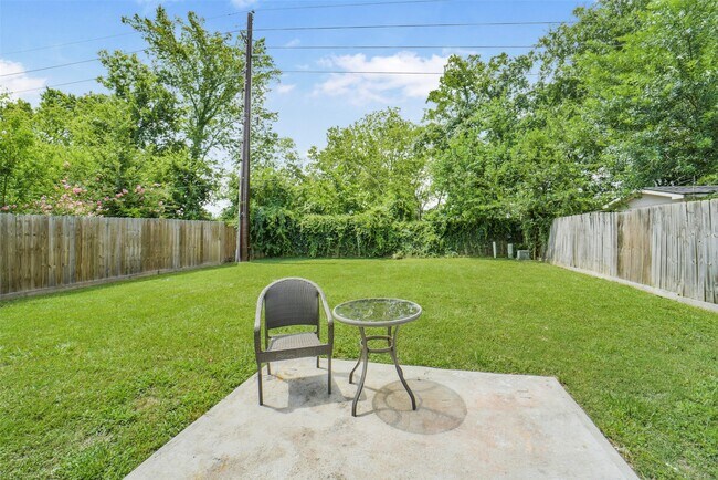 Building Photo - 18147 Dinner Creek Dr
