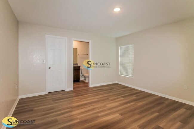 Building Photo - 5266 E Prentice Ln