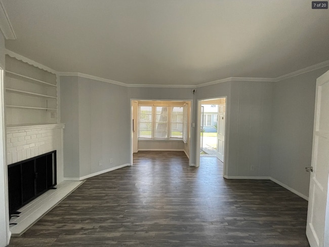 Building Photo - 1815 W Victory Blvd