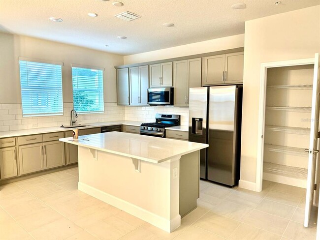 Building Photo - 377 Belmond Dr