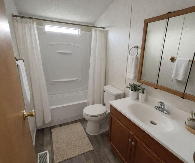 Building Photo - 7246 FL-44