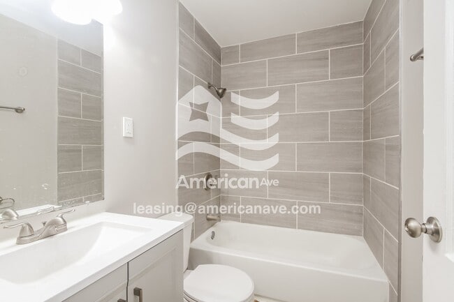 Building Photo - 1947 Glenridge Dr