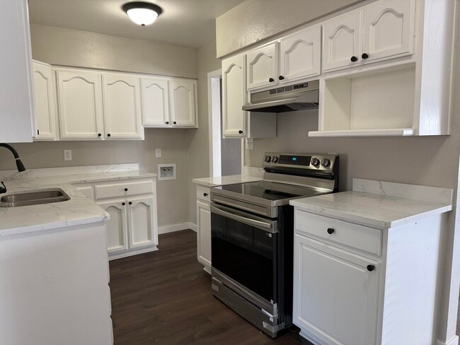 Building Photo - 1404 Chaco Ave