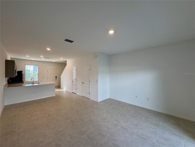 Building Photo - 8584 Daybreak St