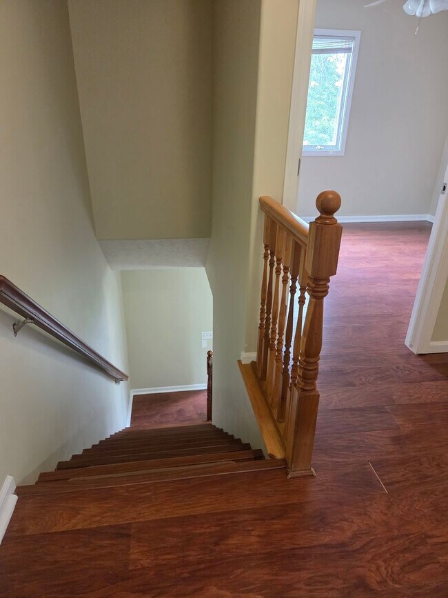 Building Photo - Beautiful 3-bedroom house available now