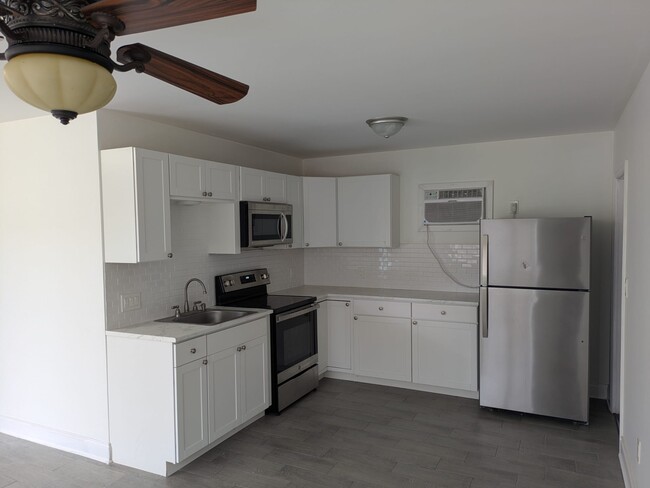 1 bed 1 bath - Kitchen - 3511 N 12th St