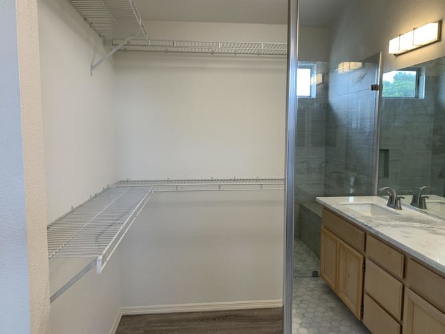 Building Photo - 563 Shoal Cir