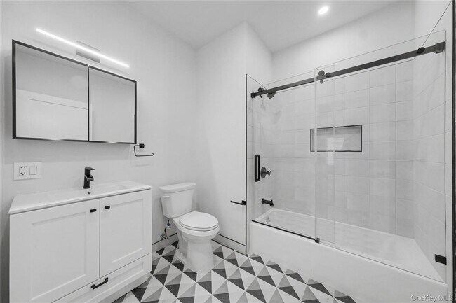 Building Photo - 10 Market St