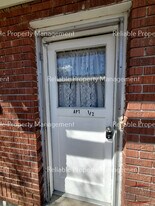 Building Photo - 242 Gladstone St