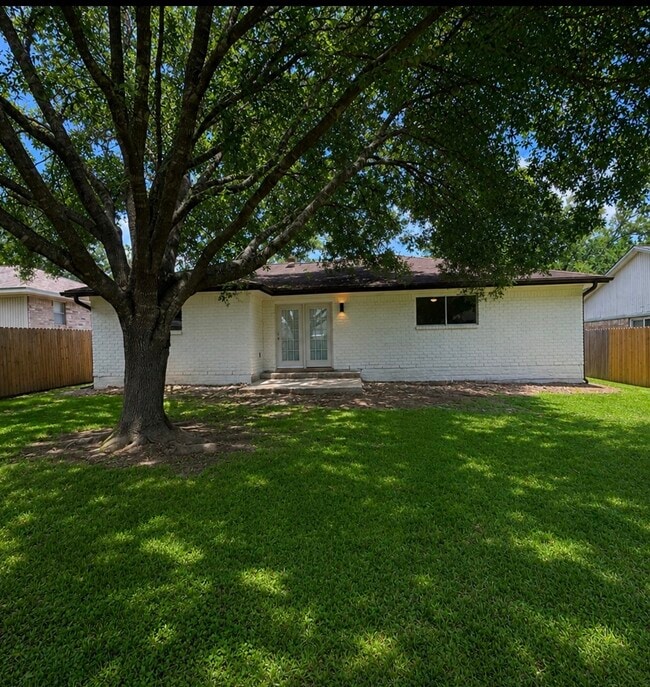 Building Photo - 229 Oxford Dr