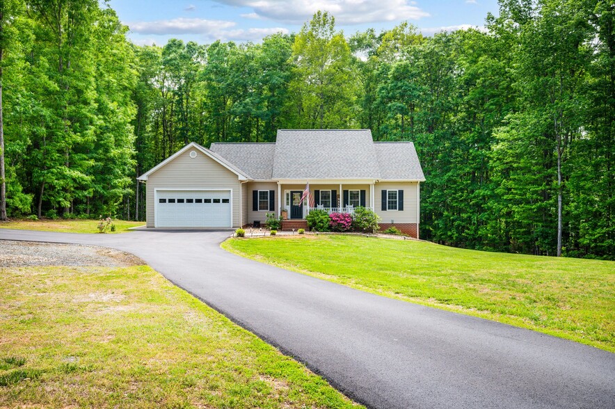 Building Photo - 883 Little Bear Ln