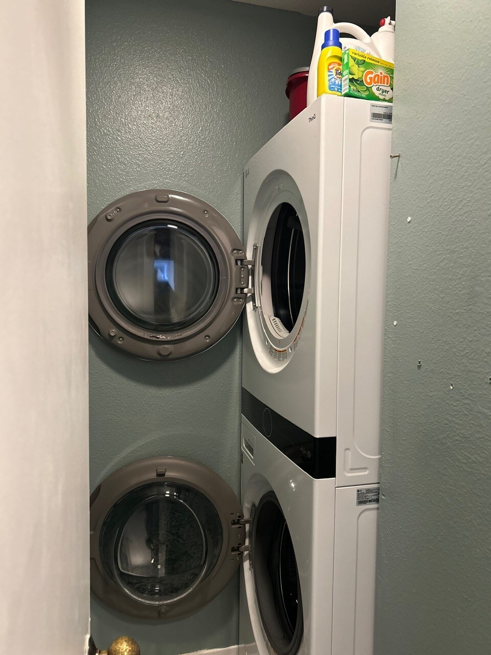 in-unit laundry - 3913 N Virginia Rd