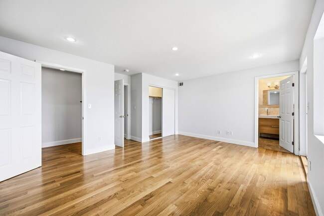 Building Photo - 407 Joost Ave
